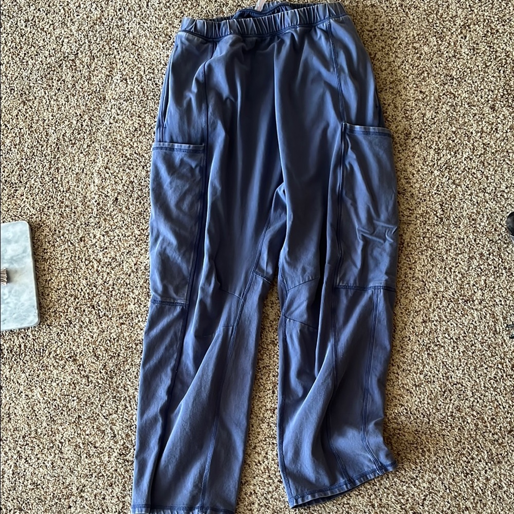 Women’s free people pants worn twice super comfortable, hot shot pants